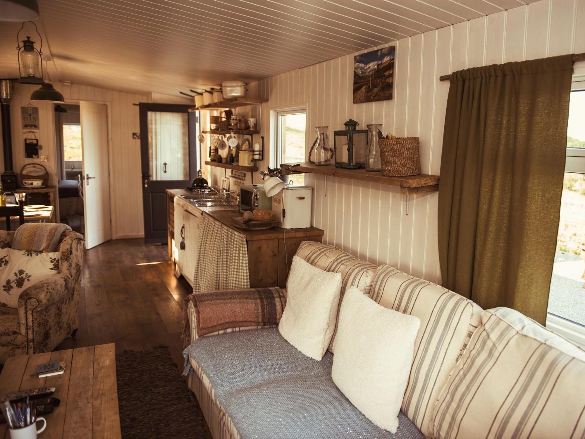 The Mamgu Lodge Mochdre  ภายนอก รูปภาพ